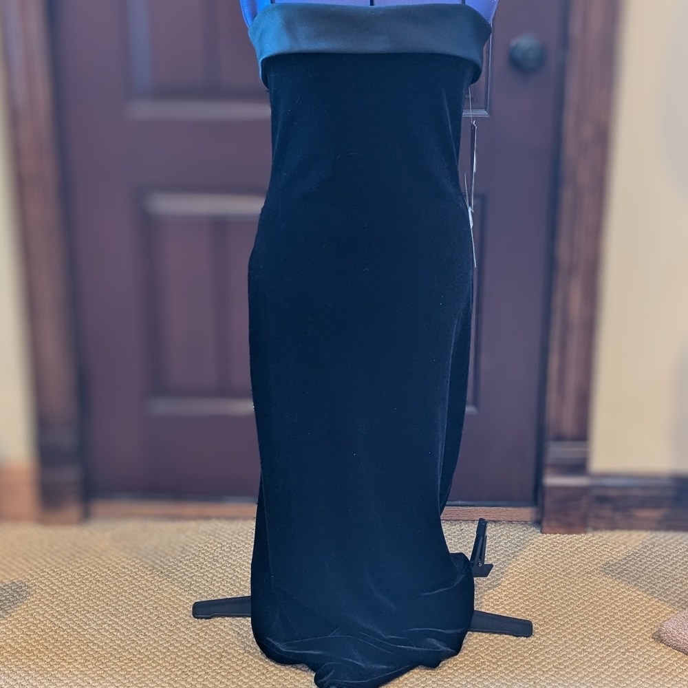 Niki Livas Elegant Black Dress
